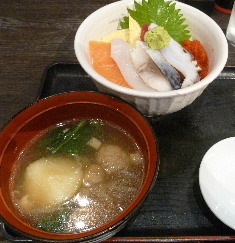 魚っ喰いの田 新青森駅店でおまかせ海鮮丼 並 を食べる オーツの日常生活